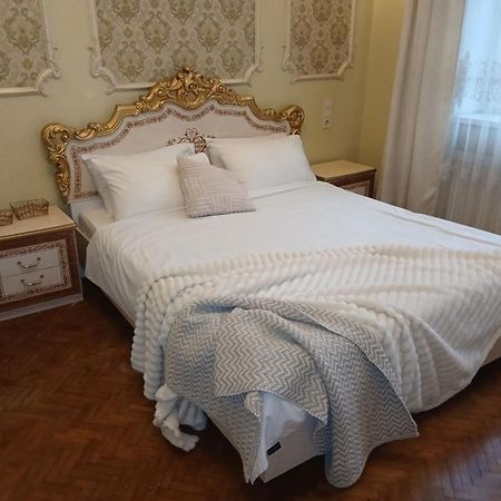 Квартира Возле Оперы Lviv Buitenkant foto