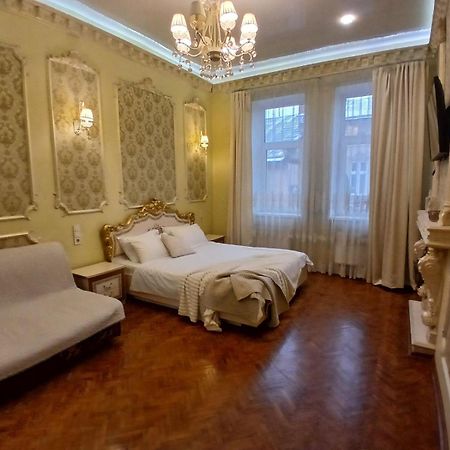 Квартира Возле Оперы Lviv Buitenkant foto