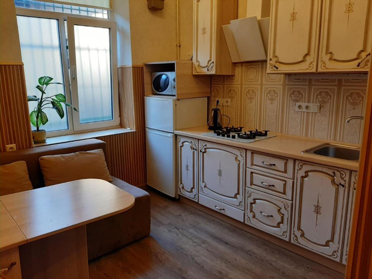 Квартира Возле Оперы Lviv Buitenkant foto