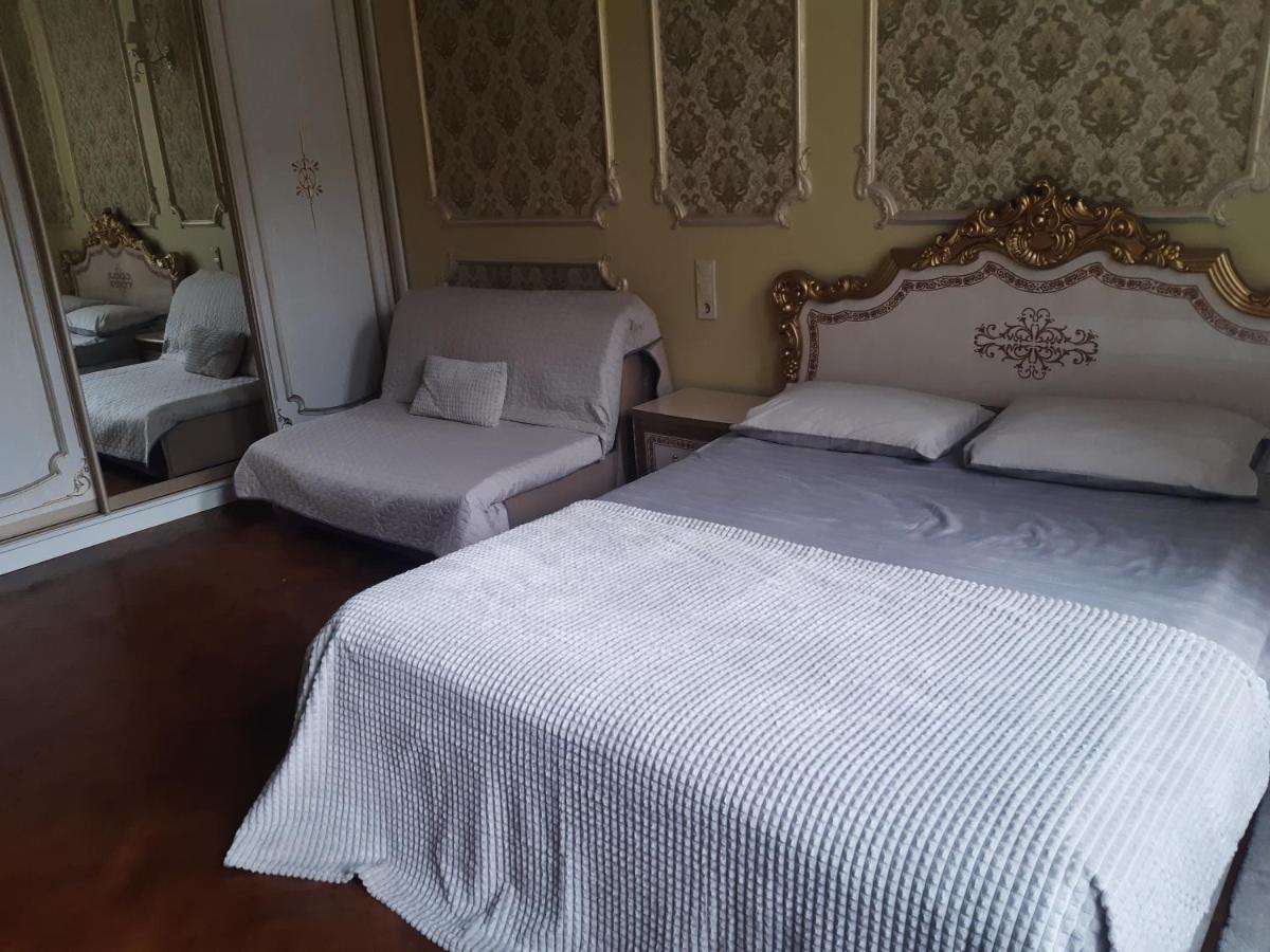 Квартира Возле Оперы Lviv Buitenkant foto